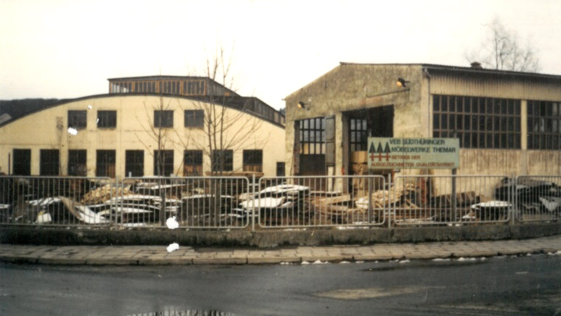 1976 – 1989 Werksgebäude VEB Südthüringer Möbelwerke